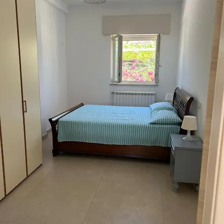 Buganvilla Sul Mare Indipendente Con Parcheggio Privato