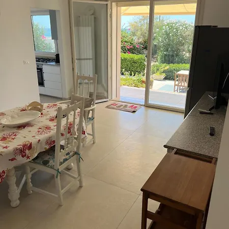 Buganvilla Sul Mare Indipendente Con Parcheggio Privato Вилла Марина-ди-Лиццано